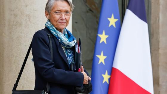 الحكومة الفرنسية تتمسك بتطبيق قرار رفع سن التقاعد